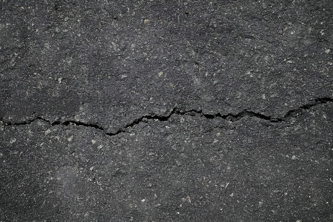 fill cracks in driveway